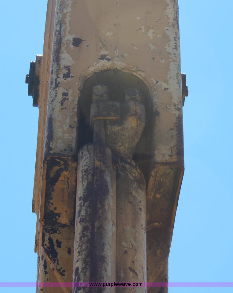 image for item H6658 1979 John Deere 690B excavator