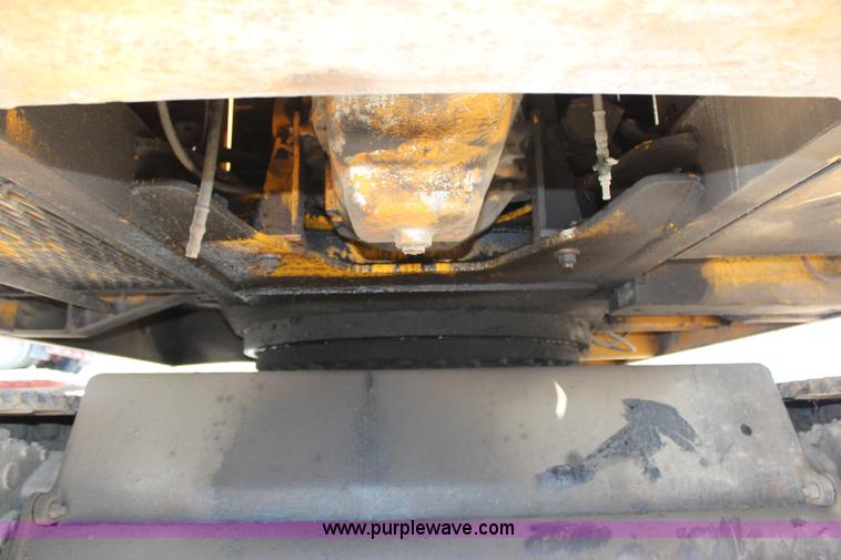 image for item H6658 1979 John Deere 690B excavator