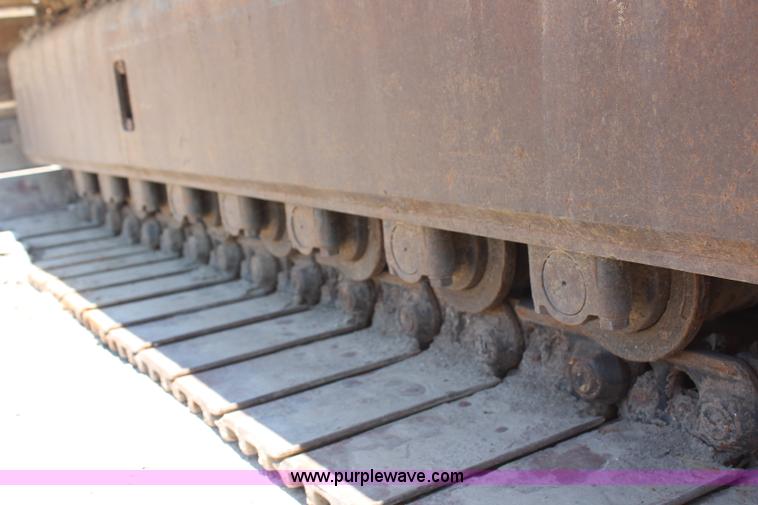 image for item H6658 1979 John Deere 690B excavator