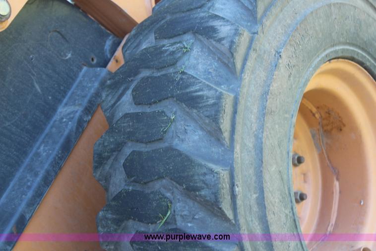 image for item H6683 2005 Case 440 skid steer