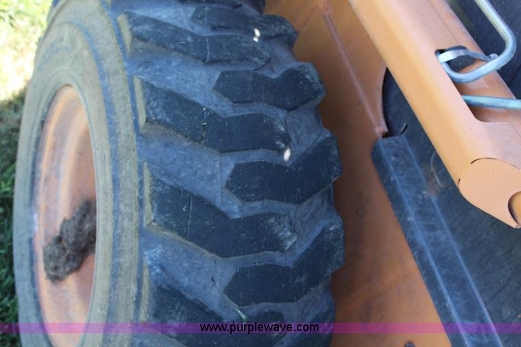 image for item H6683 2005 Case 440 skid steer