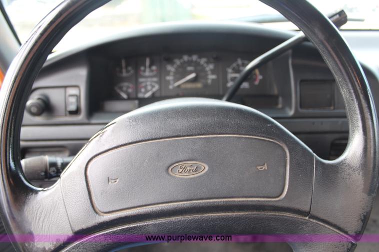 image for item H6687 1997 Ford F450 XL Super Duty flatbed truck with paint striping unit