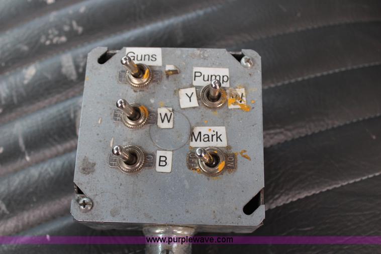 image for item H6687 1997 Ford F450 XL Super Duty flatbed truck with paint striping unit