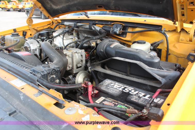 image for item H6687 1997 Ford F450 XL Super Duty flatbed truck with paint striping unit