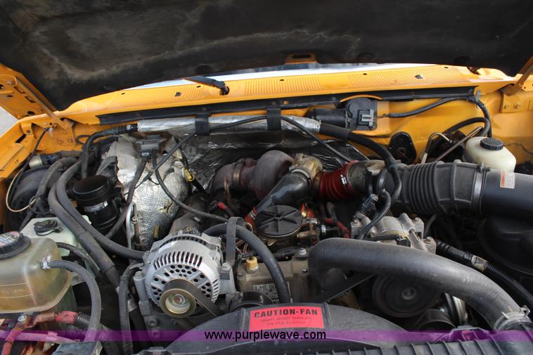 image for item H6687 1997 Ford F450 XL Super Duty flatbed truck with paint striping unit