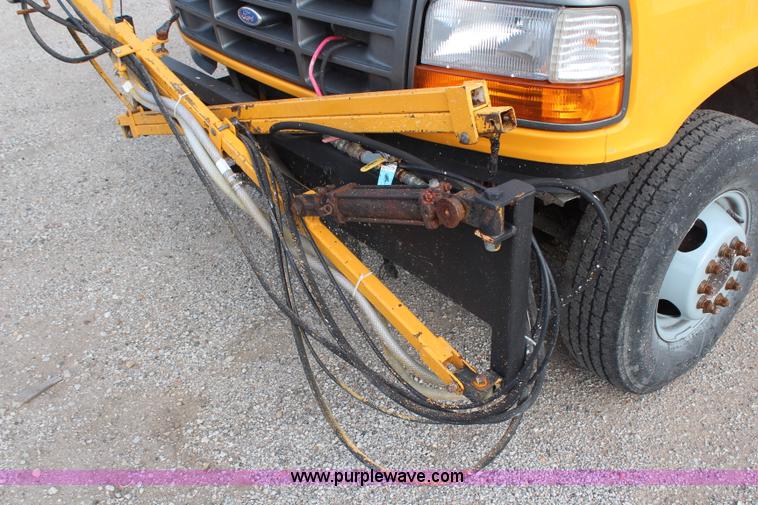 image for item H6687 1997 Ford F450 XL Super Duty flatbed truck with paint striping unit