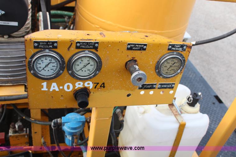 image for item H6687 1997 Ford F450 XL Super Duty flatbed truck with paint striping unit