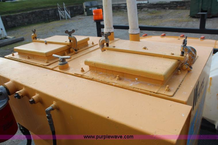 image for item H6687 1997 Ford F450 XL Super Duty flatbed truck with paint striping unit