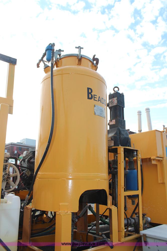 image for item H6687 1997 Ford F450 XL Super Duty flatbed truck with paint striping unit