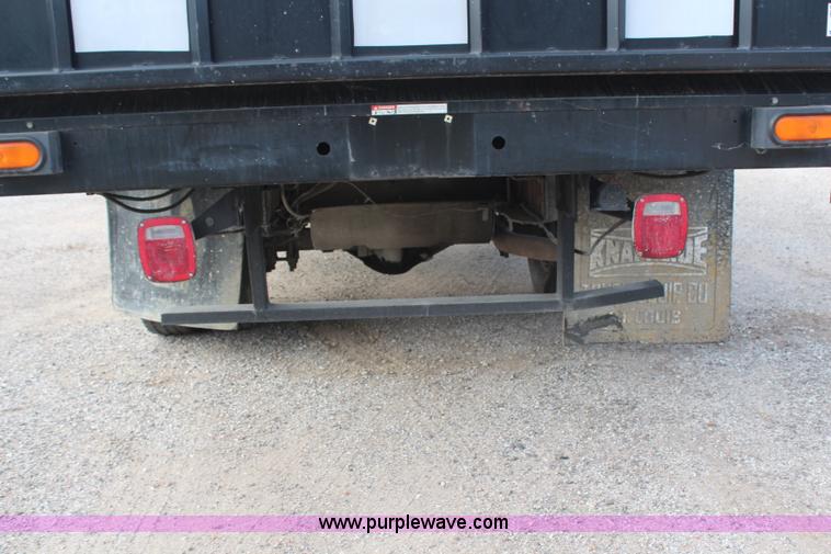image for item H6687 1997 Ford F450 XL Super Duty flatbed truck with paint striping unit