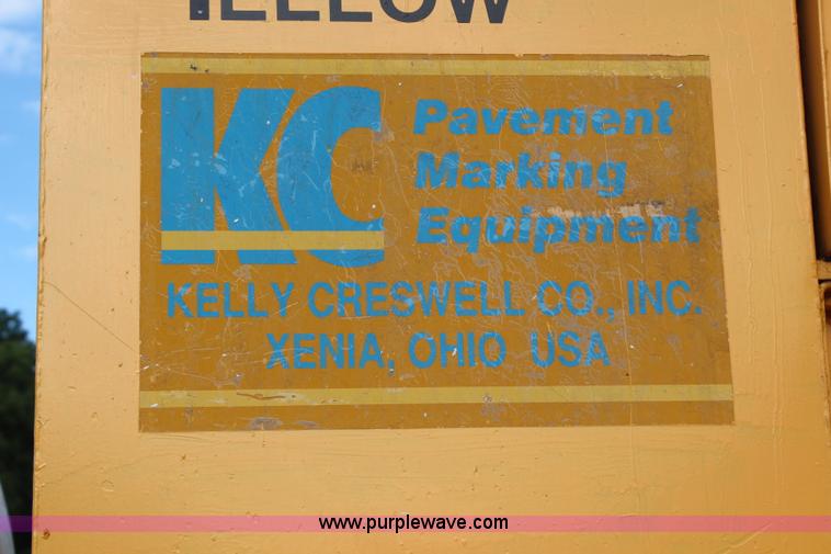 image for item H6687 1997 Ford F450 XL Super Duty flatbed truck with paint striping unit