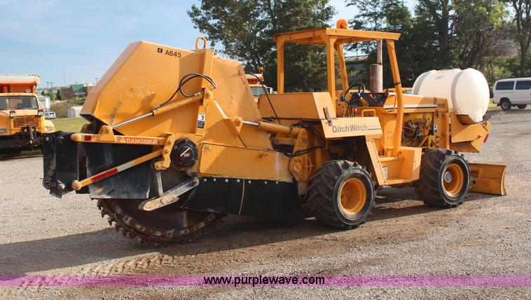 image for item H6688 1996 Ditch Witch 7610DD concrete wheel saw