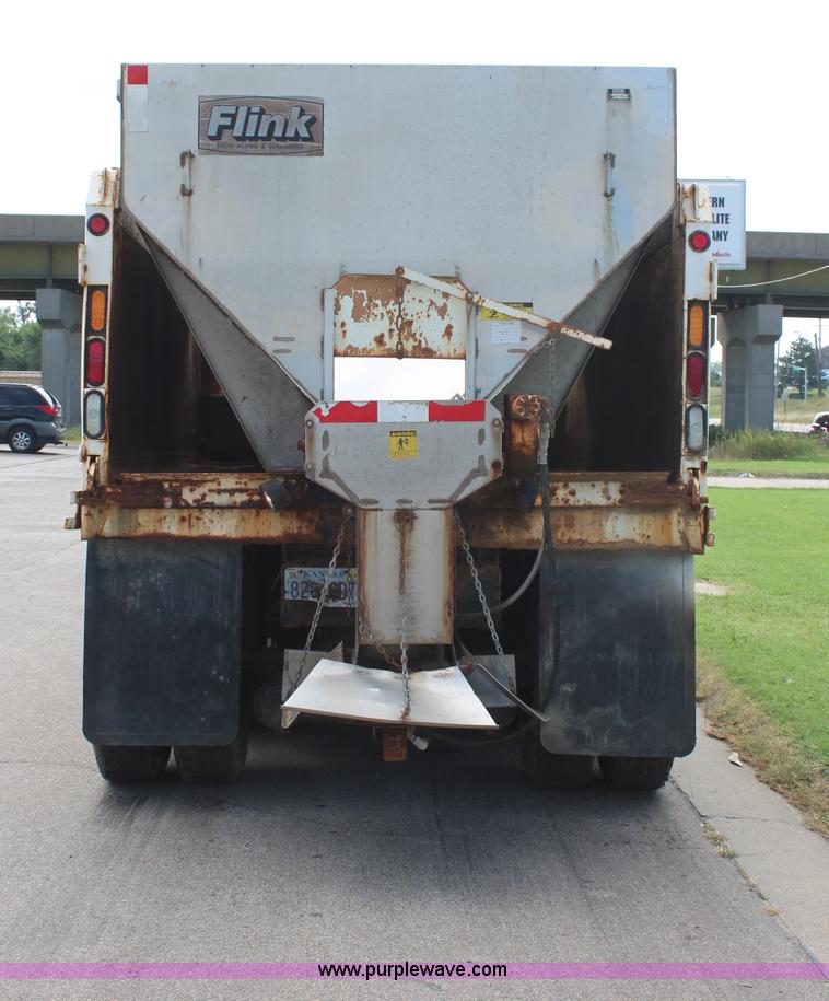 image for item H6999 1992 International 4900 semi truck