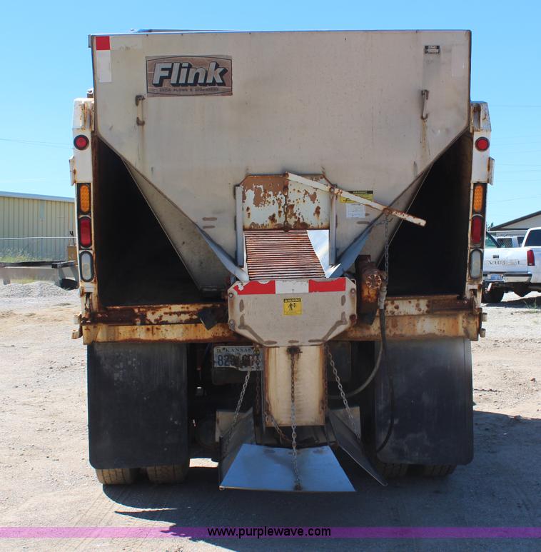 image for item H6999 1992 International 4900 semi truck