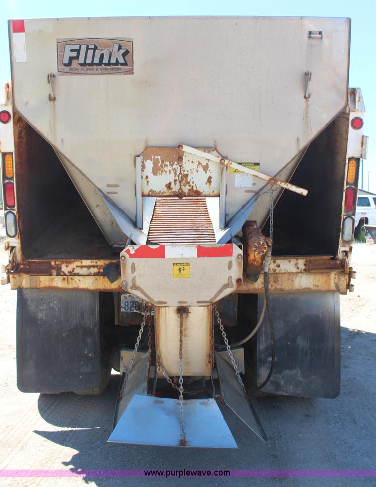 image for item H6999 1992 International 4900 semi truck