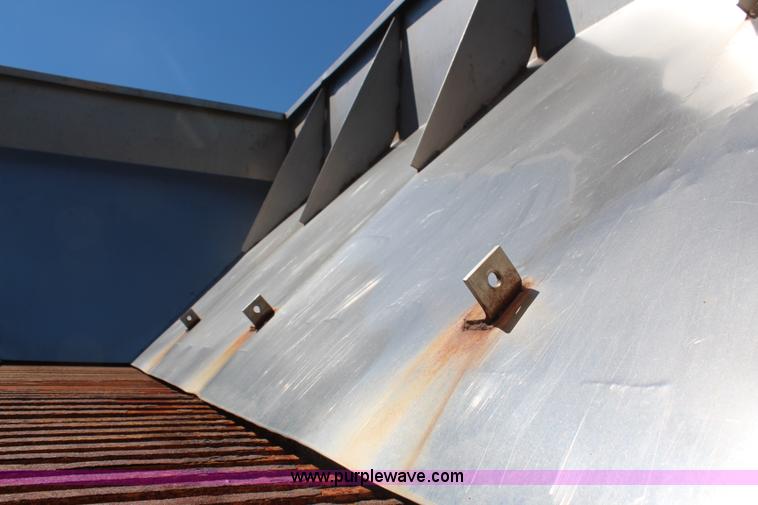 image for item H6999 1992 International 4900 semi truck