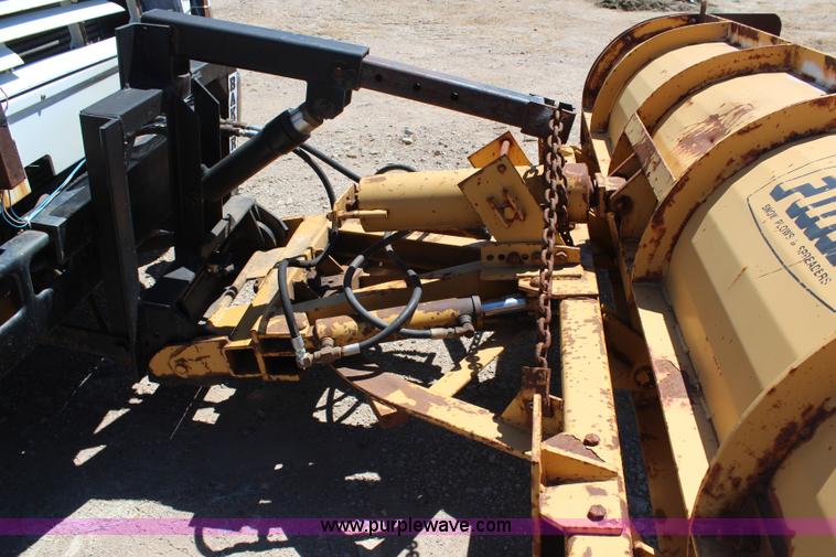 image for item H6999 1992 International 4900 semi truck