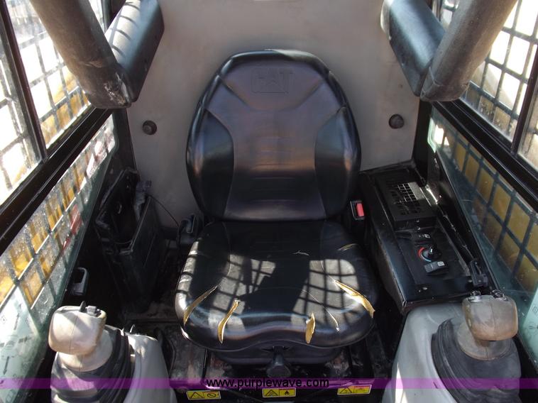 image for item I7604 2005 Caterpillar 277B track skid steer