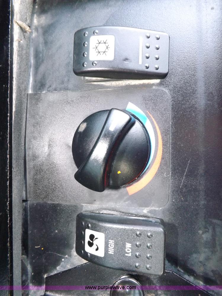 image for item I7604 2005 Caterpillar 277B track skid steer