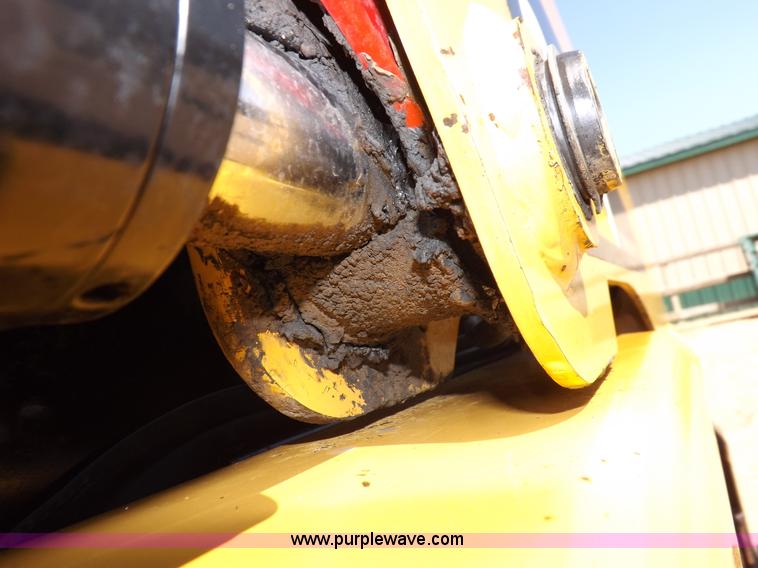 image for item I7604 2005 Caterpillar 277B track skid steer