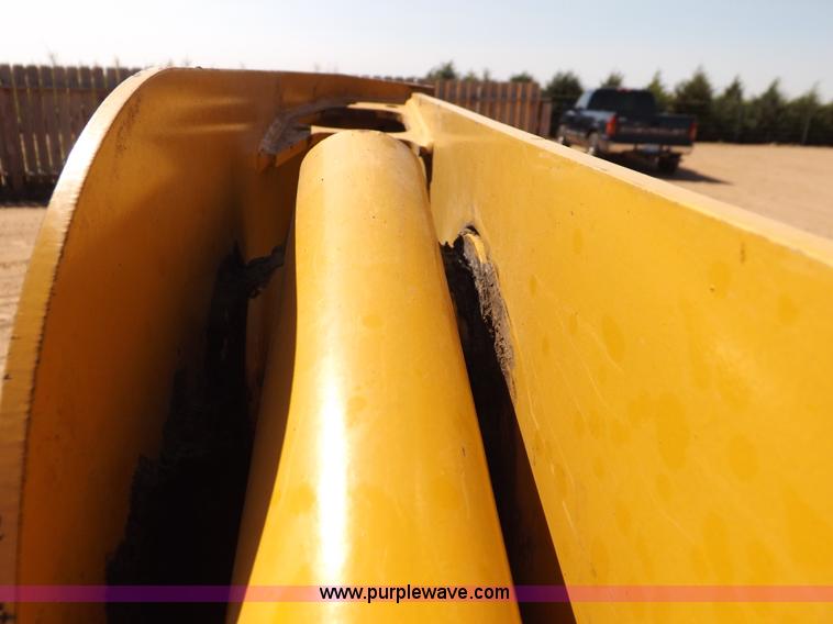 image for item I7604 2005 Caterpillar 277B track skid steer