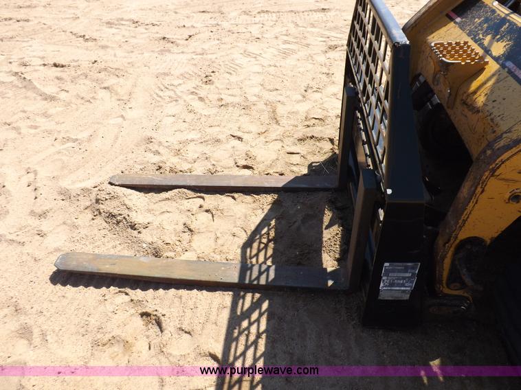 image for item I7604 2005 Caterpillar 277B track skid steer