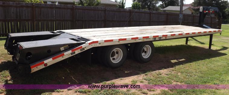 image for item I7617 2003 Wilson 37' gooseneck trailer