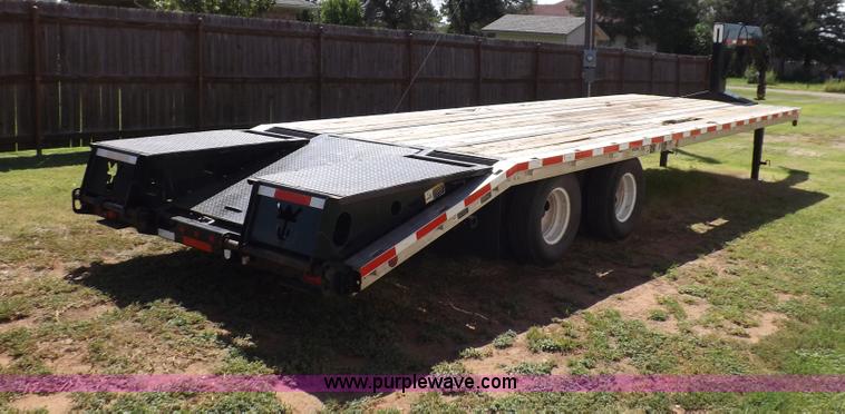 image for item I7617 2003 Wilson 37' gooseneck trailer