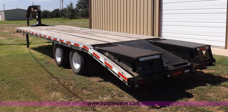 image for item I7617 2003 Wilson 37' gooseneck trailer