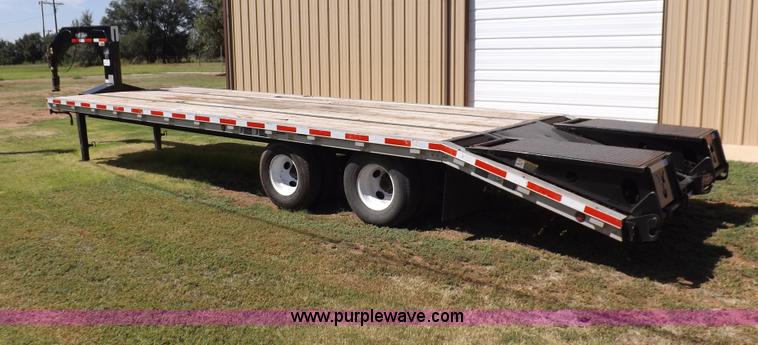 image for item I7617 2003 Wilson 37' gooseneck trailer