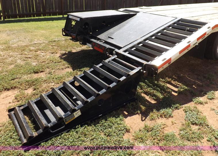 image for item I7617 2003 Wilson 37' gooseneck trailer