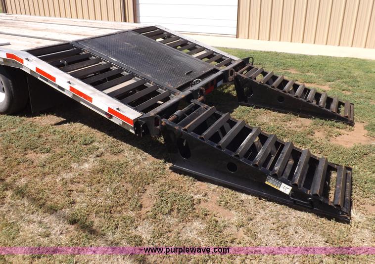 image for item I7617 2003 Wilson 37' gooseneck trailer