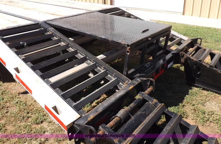 image for item I7617 2003 Wilson 37' gooseneck trailer