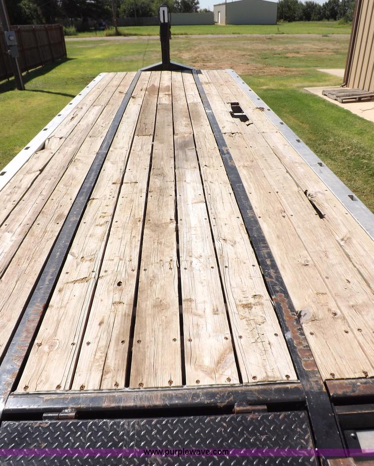 image for item I7617 2003 Wilson 37' gooseneck trailer