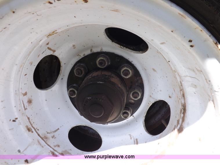 image for item I7617 2003 Wilson 37' gooseneck trailer