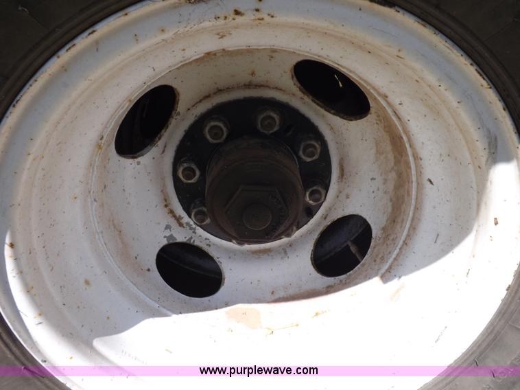 image for item I7617 2003 Wilson 37' gooseneck trailer