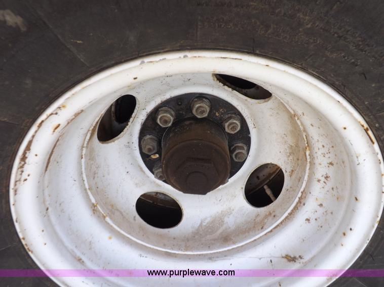 image for item I7617 2003 Wilson 37' gooseneck trailer