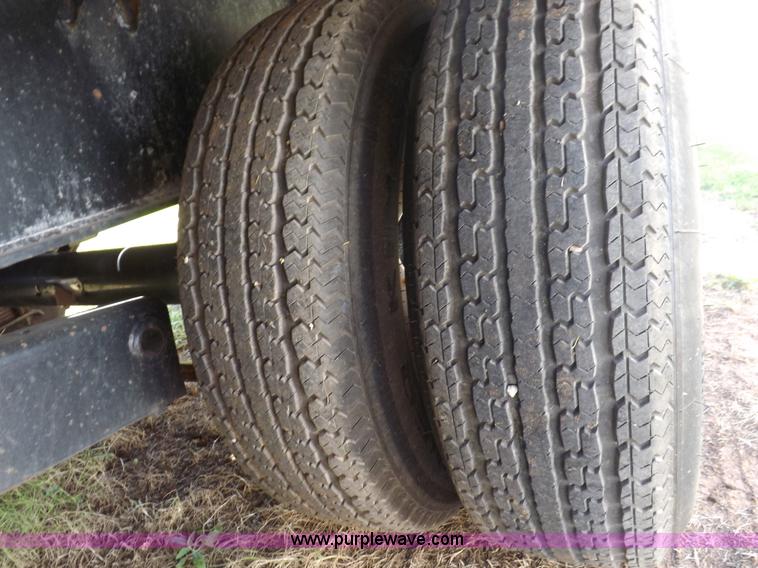 image for item I7617 2003 Wilson 37' gooseneck trailer