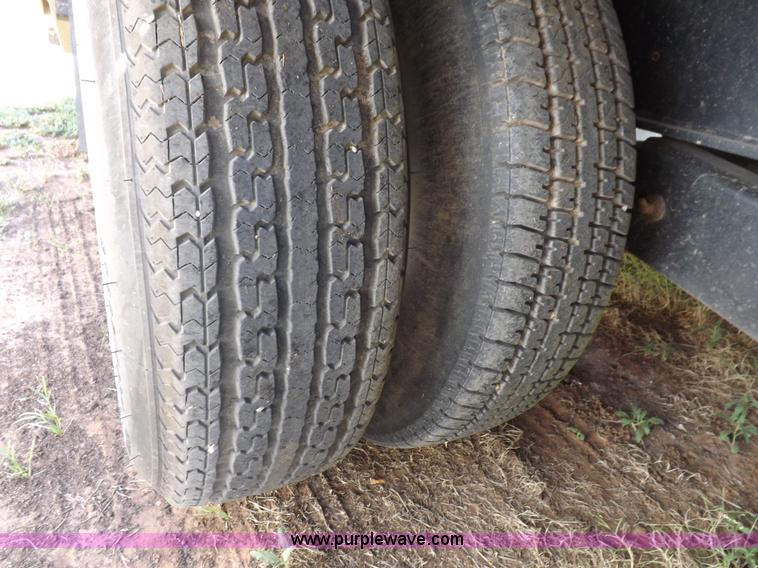 image for item I7617 2003 Wilson 37' gooseneck trailer