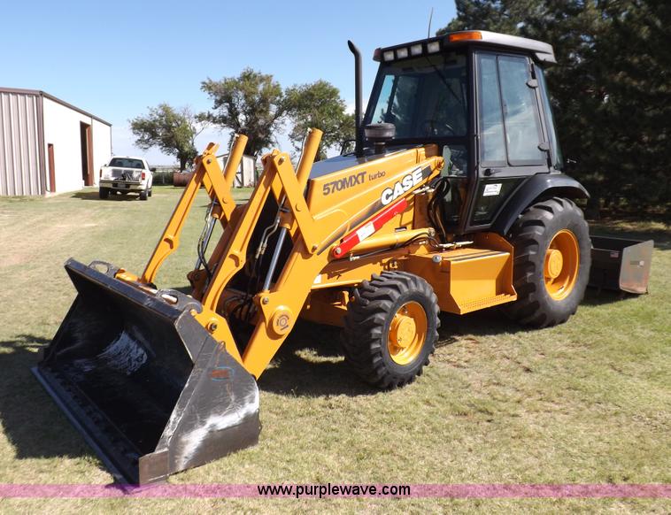 image for item I7618 2003 Case 570M XT landscape loader
