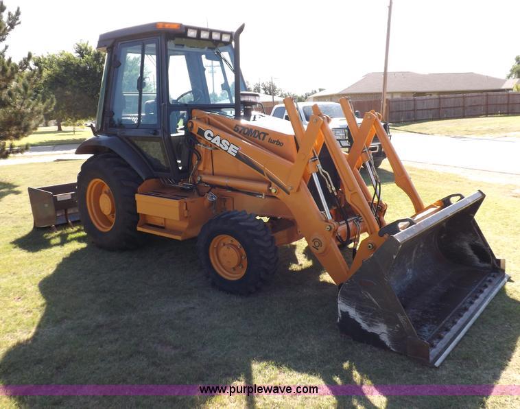 image for item I7618 2003 Case 570M XT landscape loader