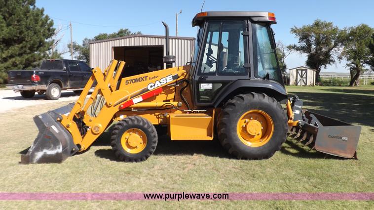 image for item I7618 2003 Case 570M XT landscape loader