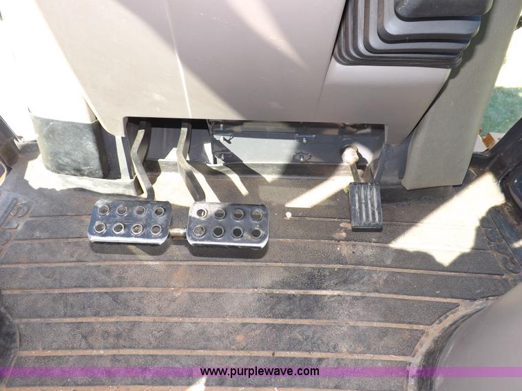 image for item I7618 2003 Case 570M XT landscape loader