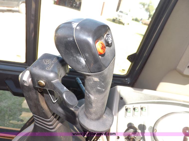 image for item I7618 2003 Case 570M XT landscape loader