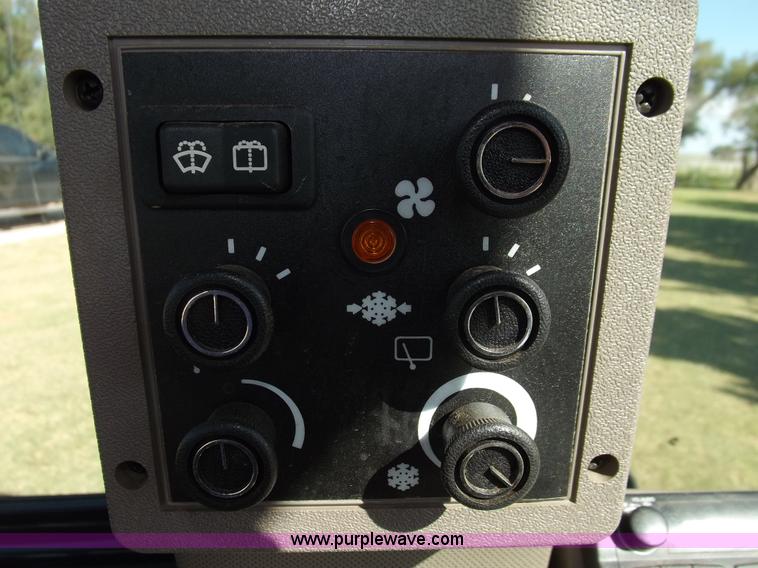 image for item I7618 2003 Case 570M XT landscape loader