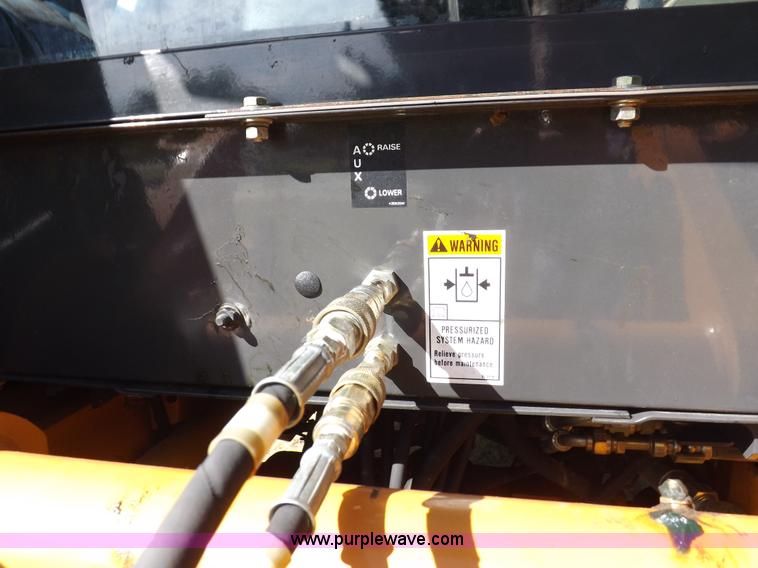 image for item I7618 2003 Case 570M XT landscape loader