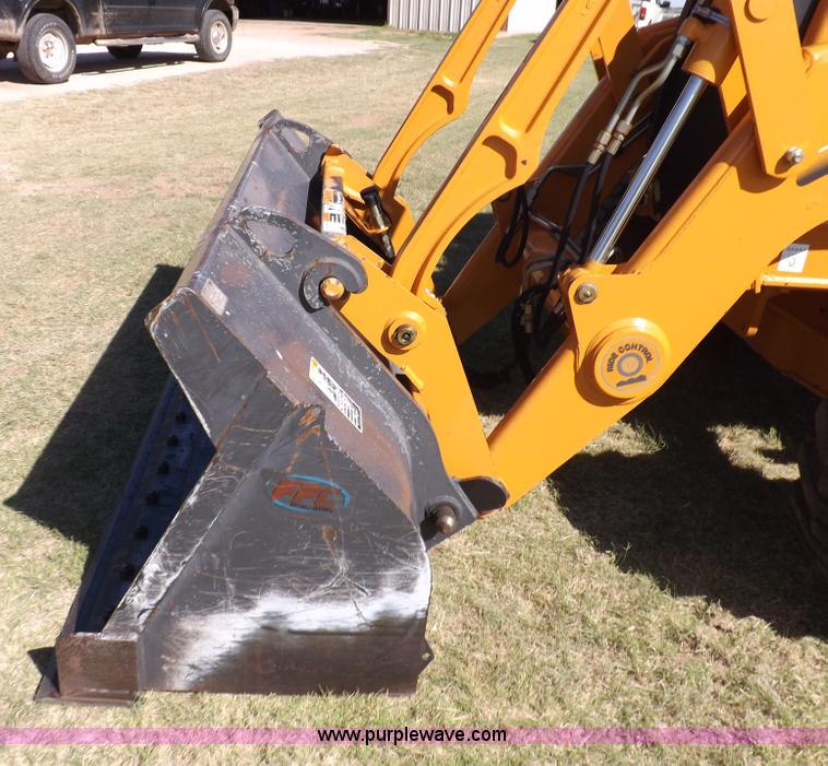 image for item I7618 2003 Case 570M XT landscape loader