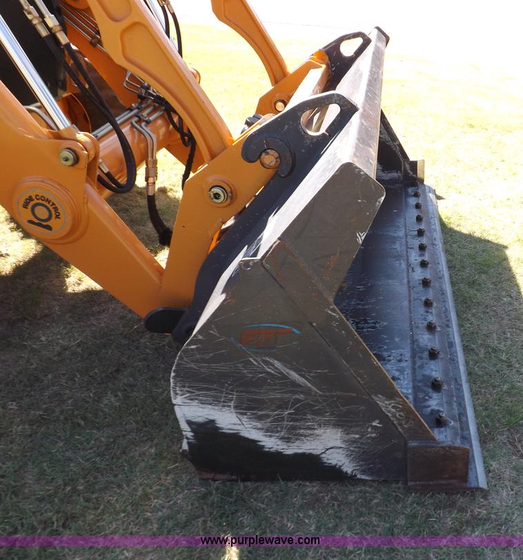image for item I7618 2003 Case 570M XT landscape loader