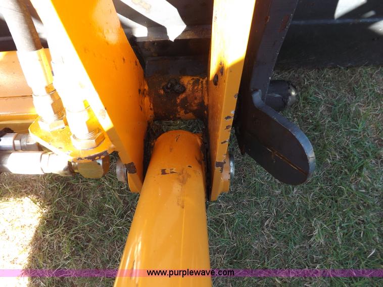 image for item I7618 2003 Case 570M XT landscape loader