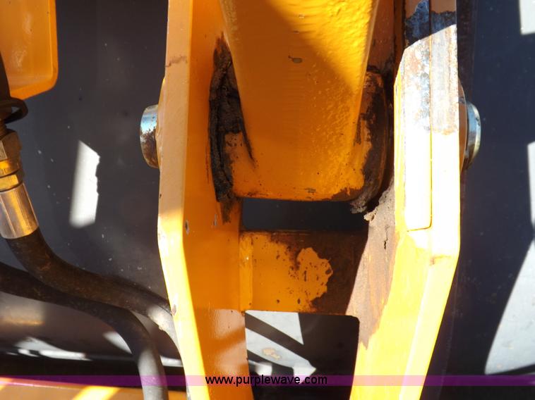 image for item I7618 2003 Case 570M XT landscape loader